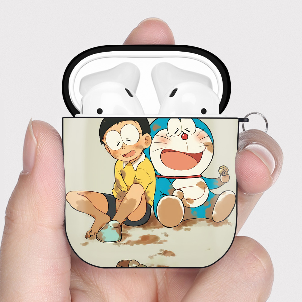 （画像用） ドラえもん Doraemon AirPods 第2世代保護ケース ハードシェル ブラック 耐衝撃・防指紋・カラビナ付き