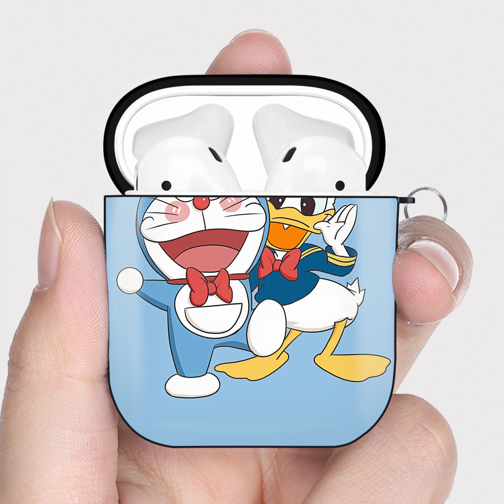 （画像用） ドラえもん Doraemon AirPods 第2世代保護ケース ハードシェル ブラック 耐衝撃・防指紋・カラビナ付き