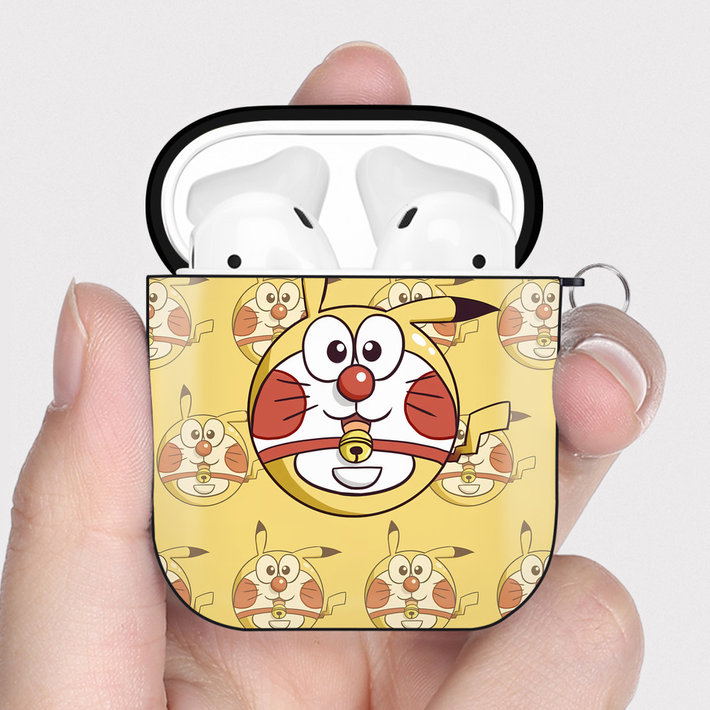 （画像用） ドラえもん Doraemon AirPods 第2世代保護ケース ハードシェル ブラック 耐衝撃・防指紋・カラビナ付き