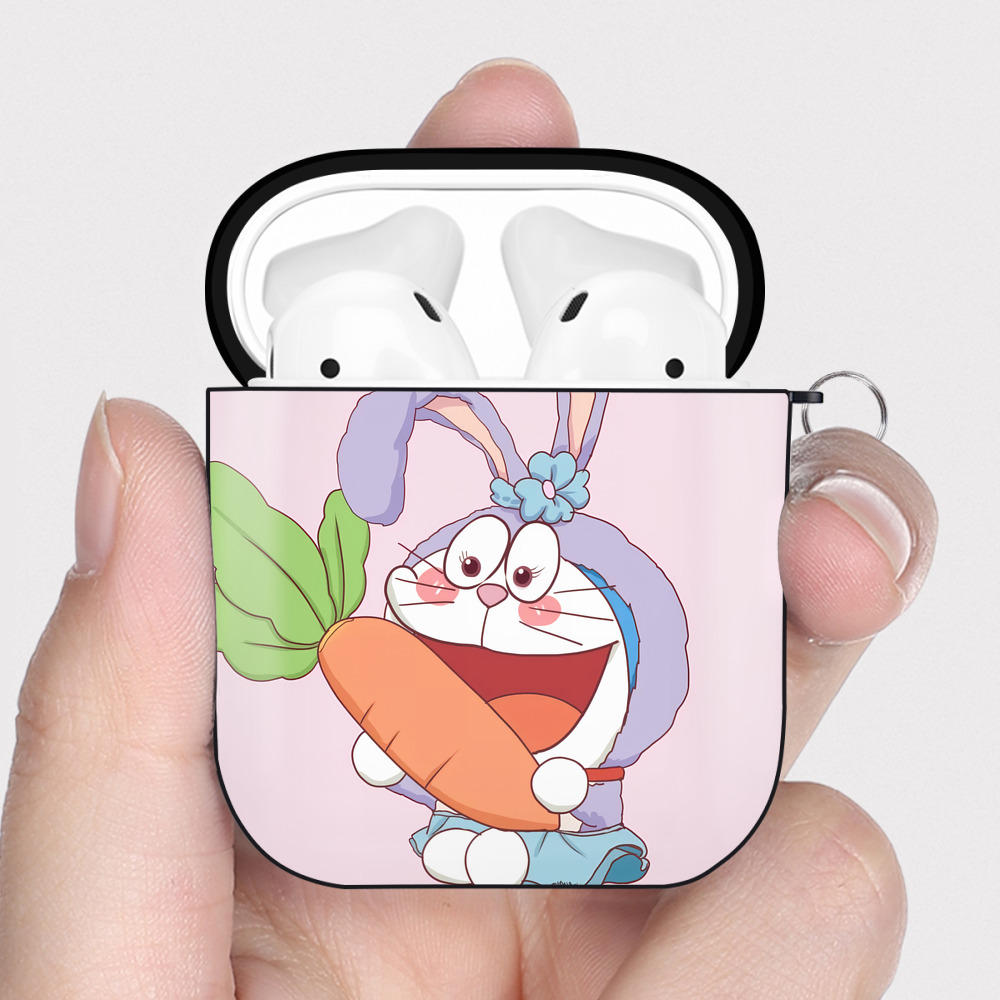 （画像用） ドラえもん Doraemon AirPods 第2世代保護ケース ハードシェル ブラック 耐衝撃・防指紋・カラビナ付き