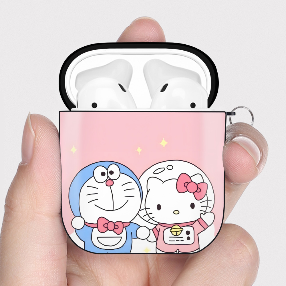 （画像用） ドラえもん Doraemon AirPods 第2世代保護ケース ハードシェル ブラック 耐衝撃・防指紋・カラビナ付き