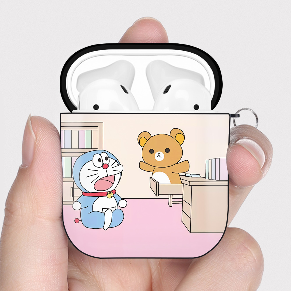 （画像用） ドラえもん Doraemon AirPods 第2世代保護ケース ハードシェル ブラック 耐衝撃・防指紋・カラビナ付き