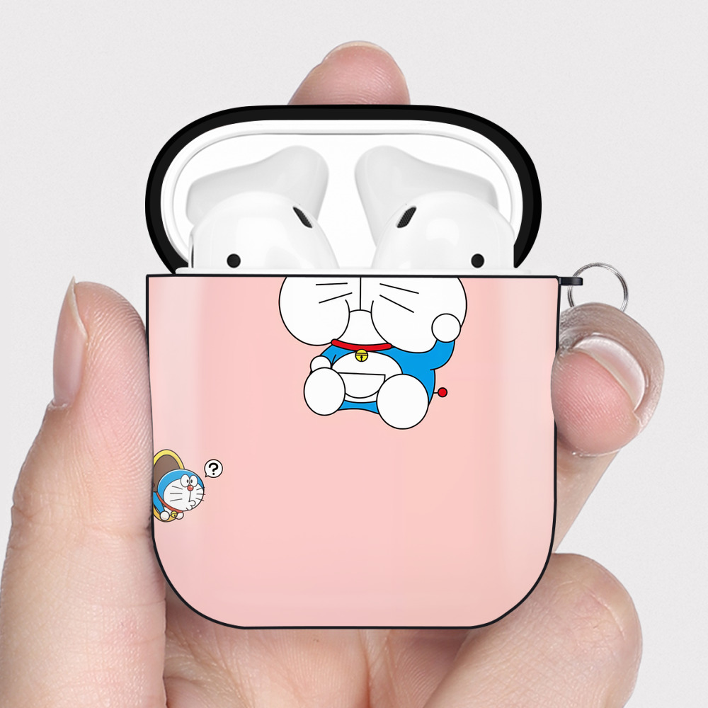 （画像用） ドラえもん Doraemon AirPods 第2世代保護ケース ハードシェル ブラック 耐衝撃・防指紋・カラビナ付き