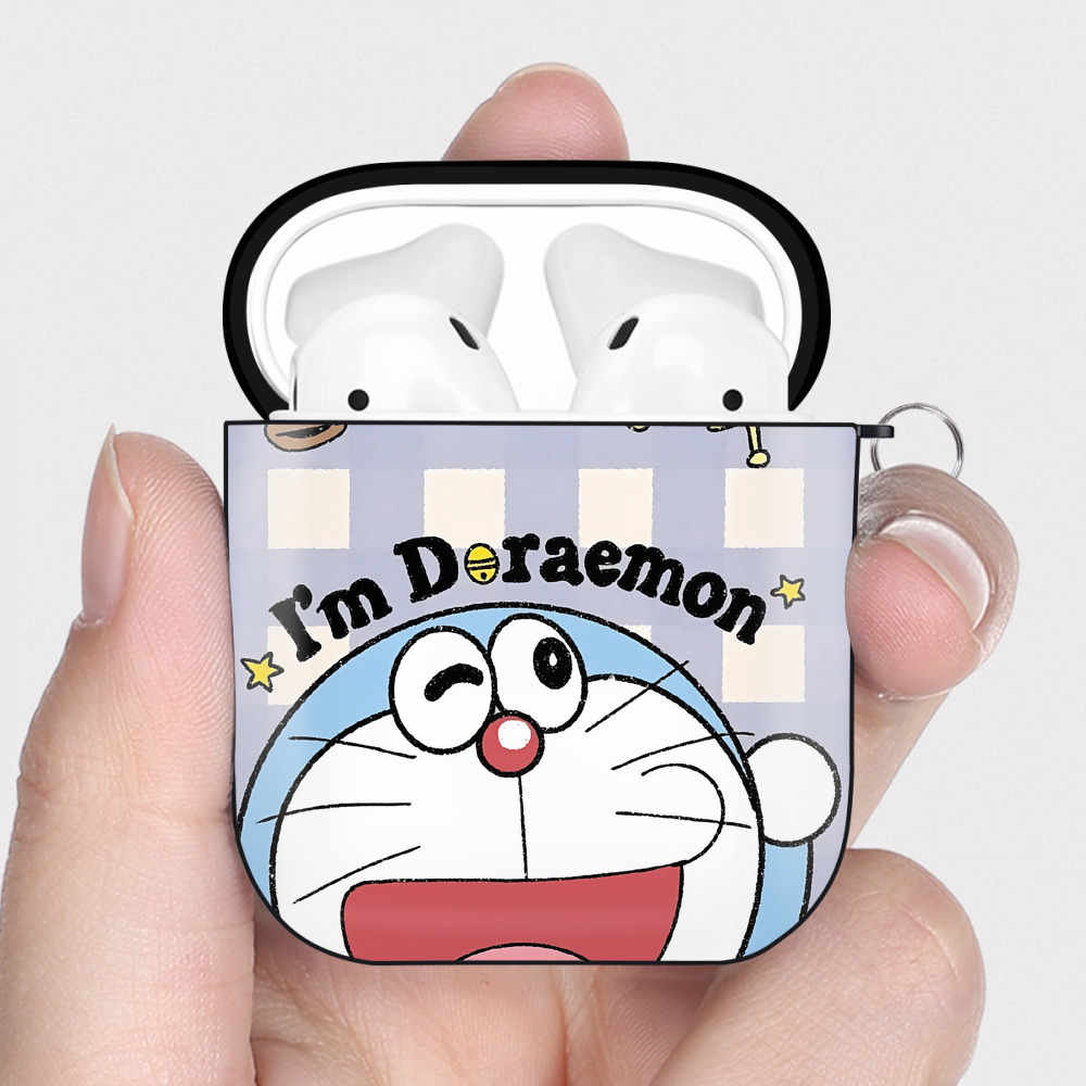 （画像用） ドラえもん Doraemon AirPods 第2世代保護ケース ハードシェル ブラック 耐衝撃・防指紋・カラビナ付き