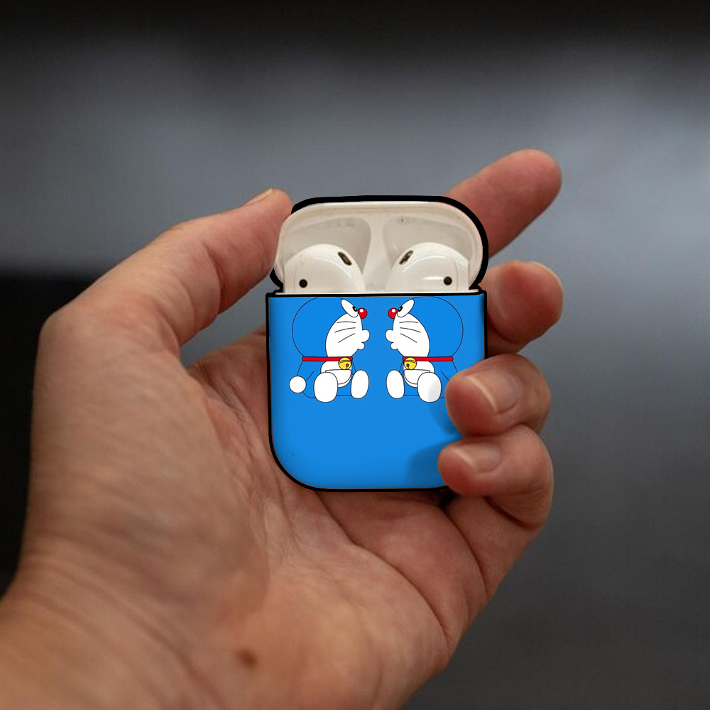 ドラえもん Doraemon AirPods 第2世代保護ケース ハードシェル ブラック 耐衝撃・防指紋・カラビナ付き