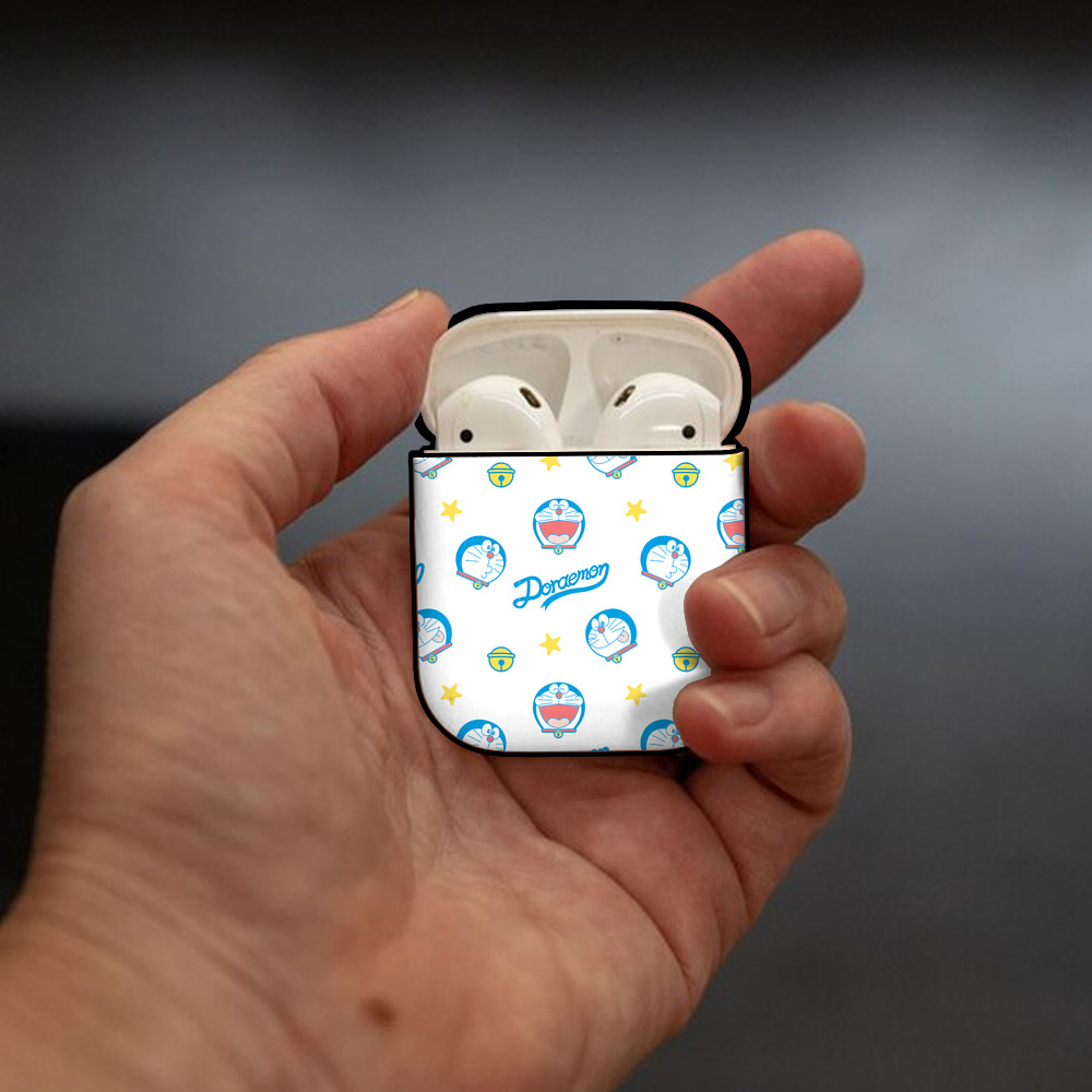 ドラえもん Doraemon AirPods 第2世代保護ケース ハードシェル ブラック 耐衝撃・防指紋・カラビナ付き
