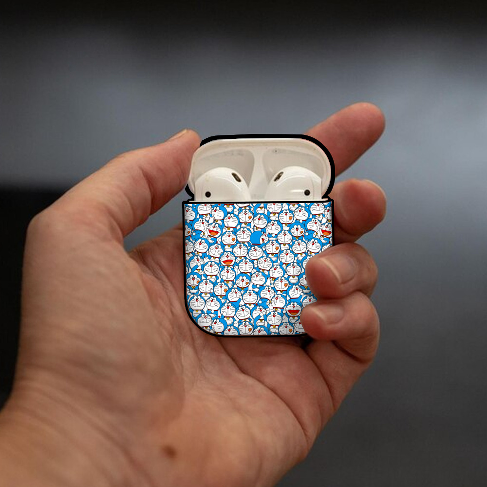 ドラえもん Doraemon AirPods 第2世代保護ケース ハードシェル ブラック 耐衝撃・防指紋・カラビナ付き