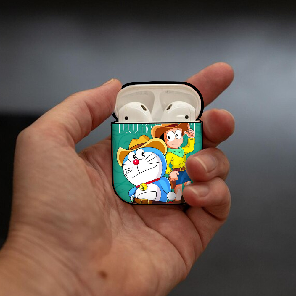ドラえもん Doraemon AirPods 第2世代保護ケース ハードシェル ブラック 耐衝撃・防指紋・カラビナ付き