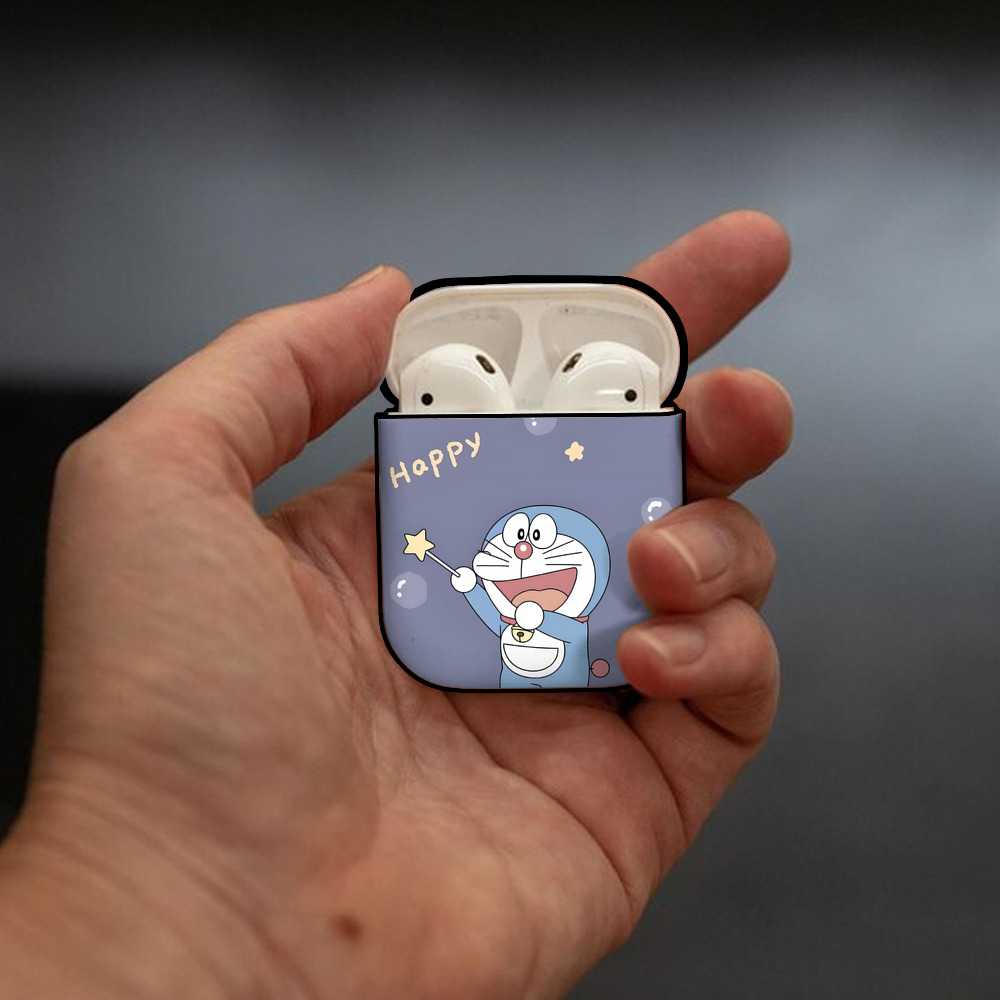 ドラえもん Doraemon AirPods 第2世代保護ケース ハードシェル ブラック 耐衝撃・防指紋・カラビナ付き