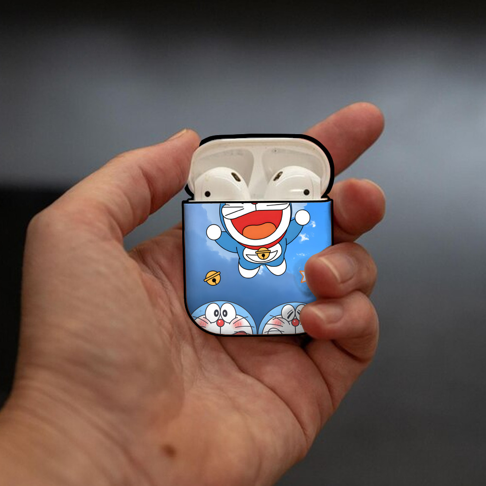 ドラえもん Doraemon AirPods 第2世代保護ケース ハードシェル ブラック 耐衝撃・防指紋・カラビナ付き