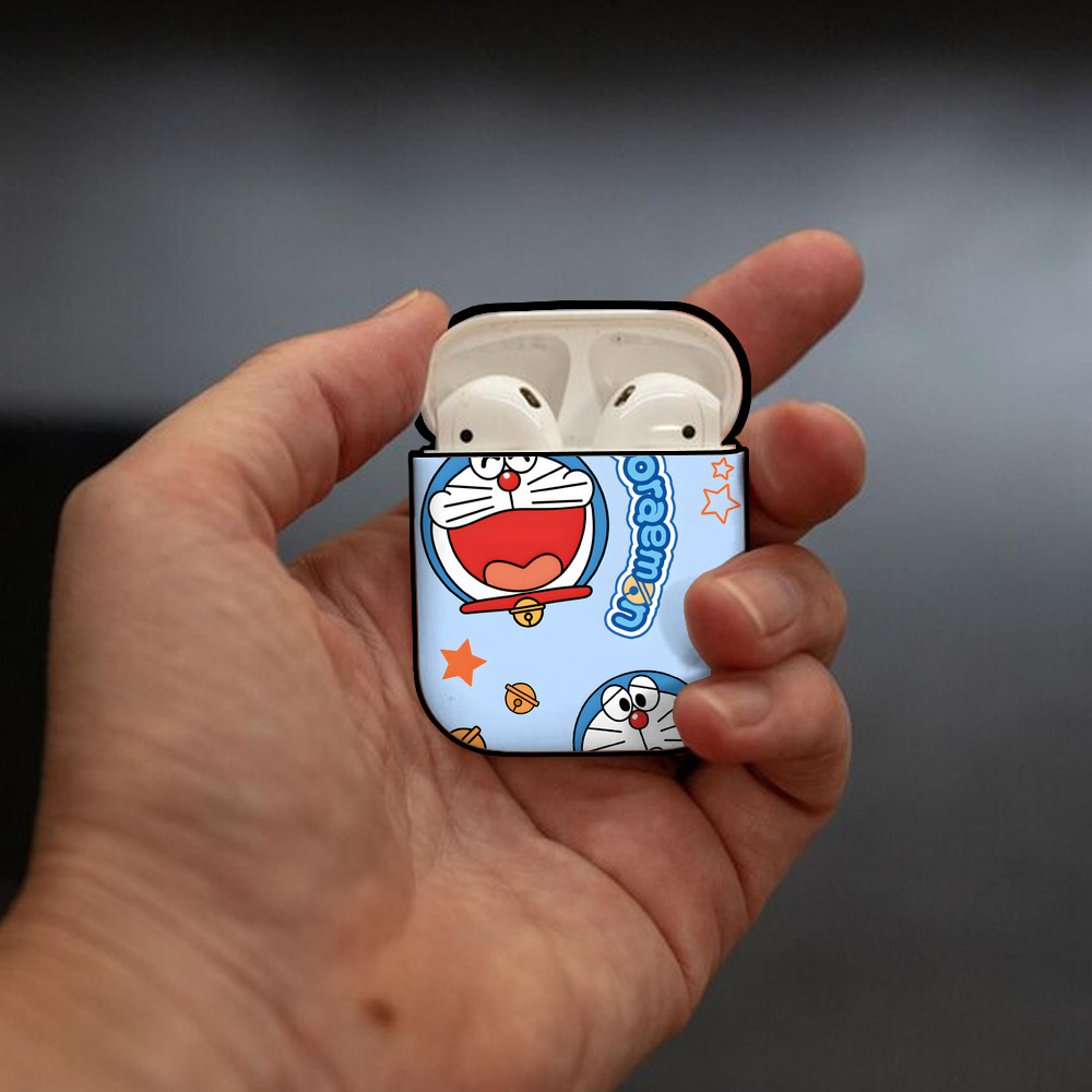 ドラえもん Doraemon AirPods 第2世代保護ケース ハードシェル ブラック 耐衝撃・防指紋・カラビナ付き