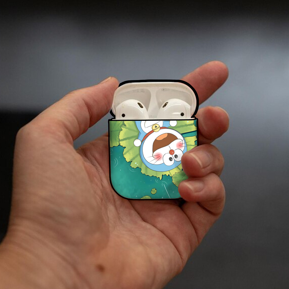 ドラえもん Doraemon AirPods 第2世代保護ケース ハードシェル ブラック 耐衝撃・防指紋・カラビナ付き