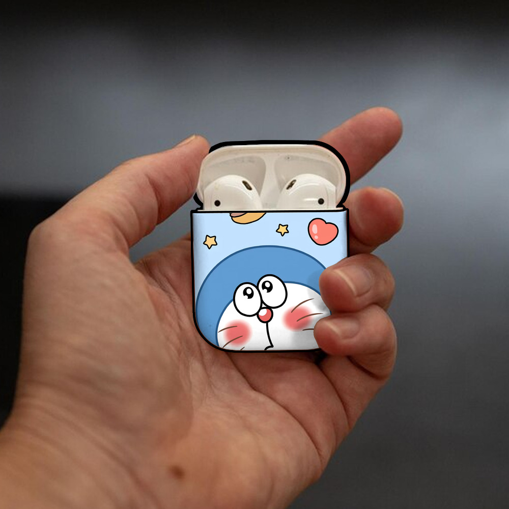 ドラえもん Doraemon AirPods 第2世代保護ケース ハードシェル ブラック 耐衝撃・防指紋・カラビナ付き