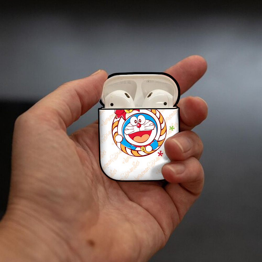 ドラえもん Doraemon AirPods 第2世代保護ケース ハードシェル ブラック 耐衝撃・防指紋・カラビナ付き