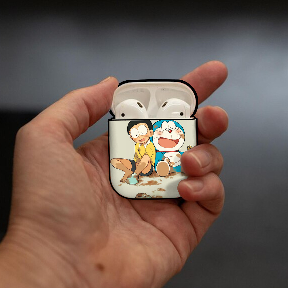 ドラえもん Doraemon AirPods 第2世代保護ケース ハードシェル ブラック 耐衝撃・防指紋・カラビナ付き