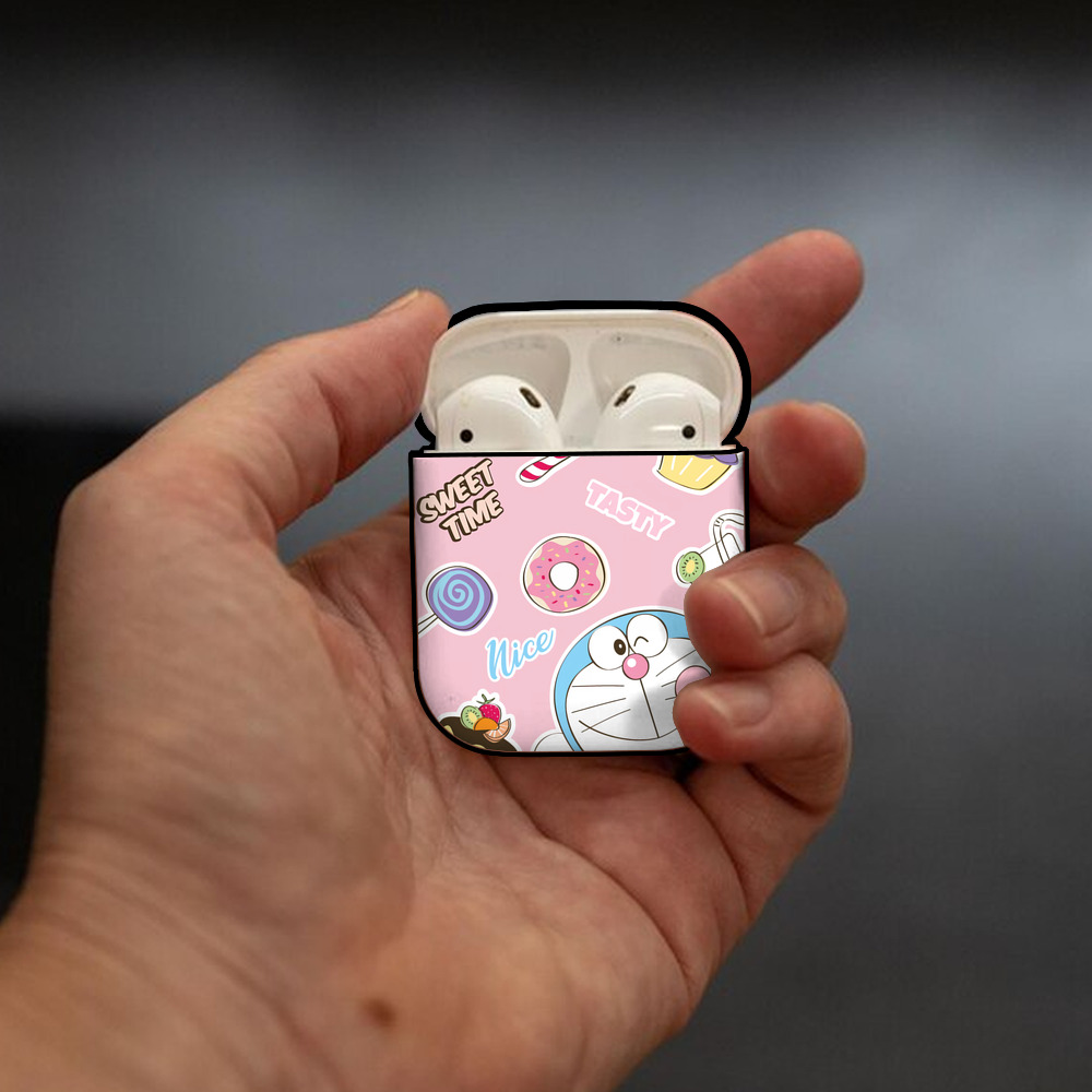 ドラえもん Doraemon AirPods 第2世代保護ケース ハードシェル ブラック 耐衝撃・防指紋・カラビナ付き