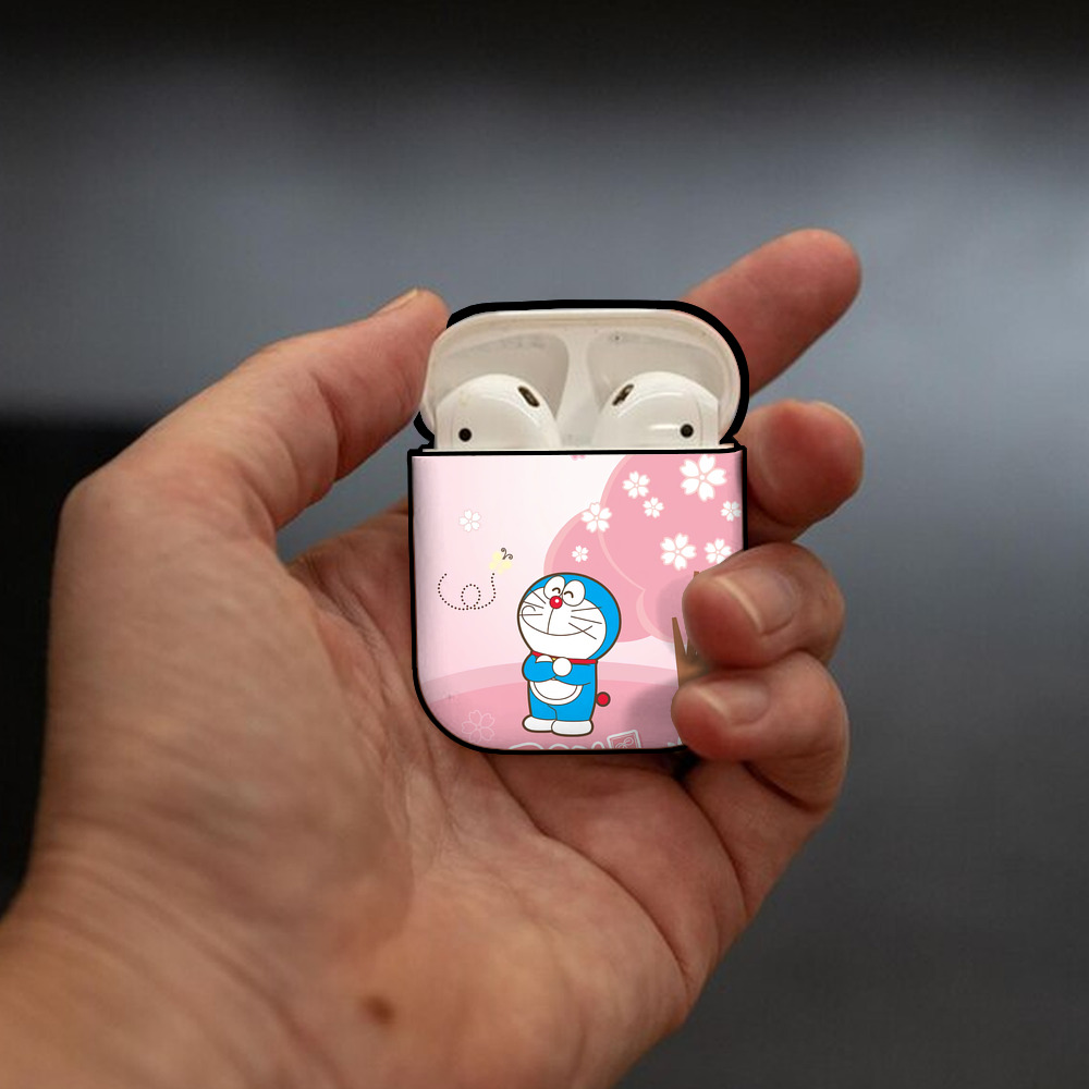 ドラえもん Doraemon AirPods 第2世代保護ケース ハードシェル ブラック 耐衝撃・防指紋・カラビナ付き