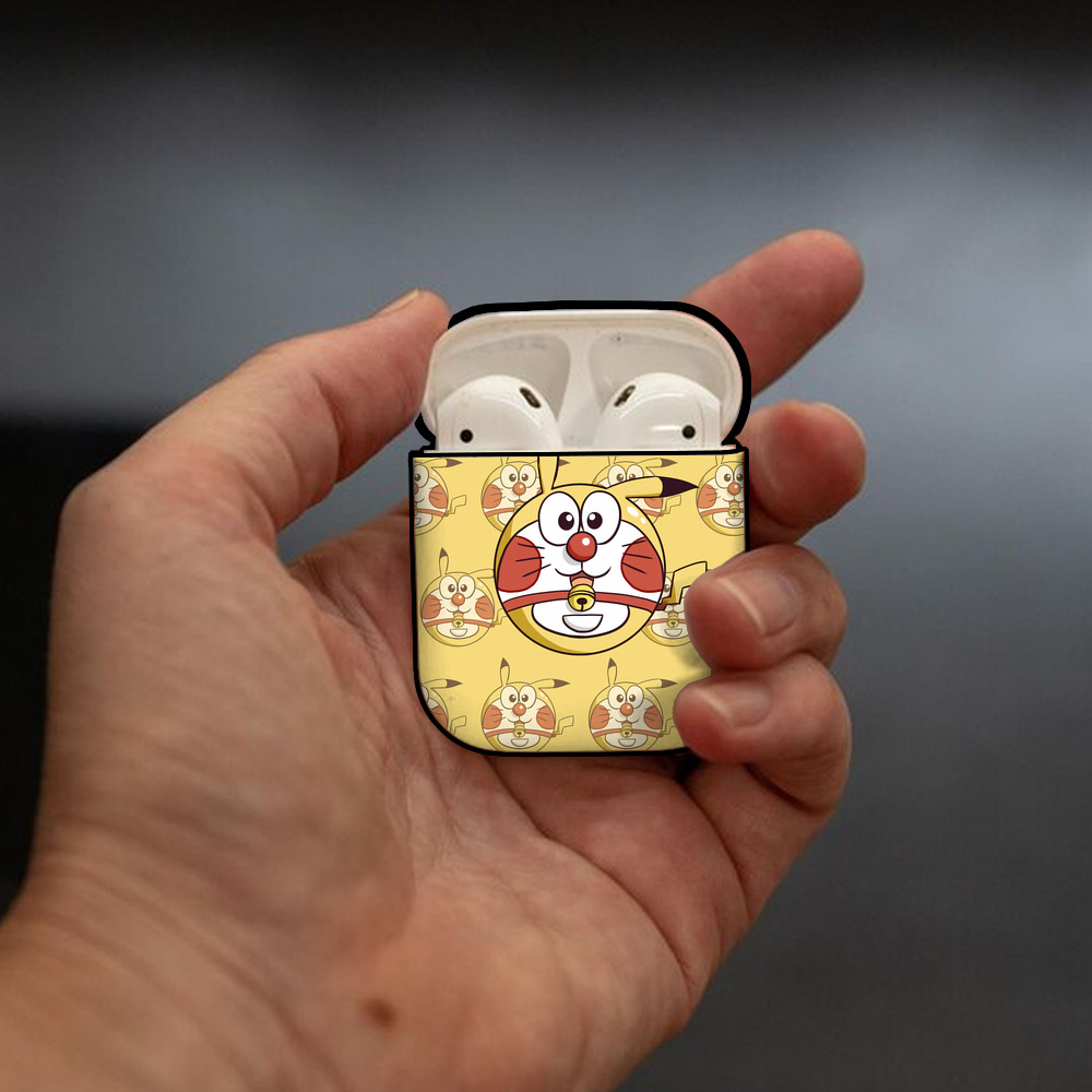 ドラえもん Doraemon AirPods 第2世代保護ケース ハードシェル ブラック 耐衝撃・防指紋・カラビナ付き