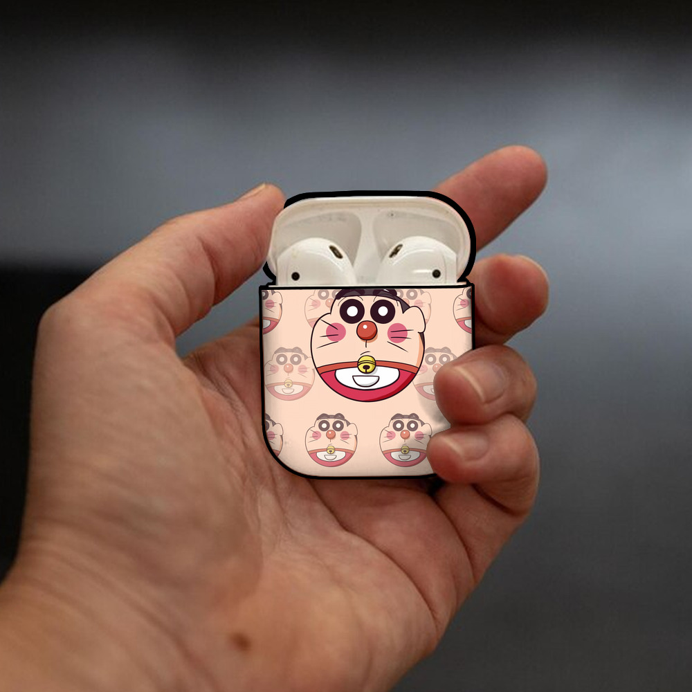 ドラえもん Doraemon AirPods 第2世代保護ケース ハードシェル ブラック 耐衝撃・防指紋・カラビナ付き
