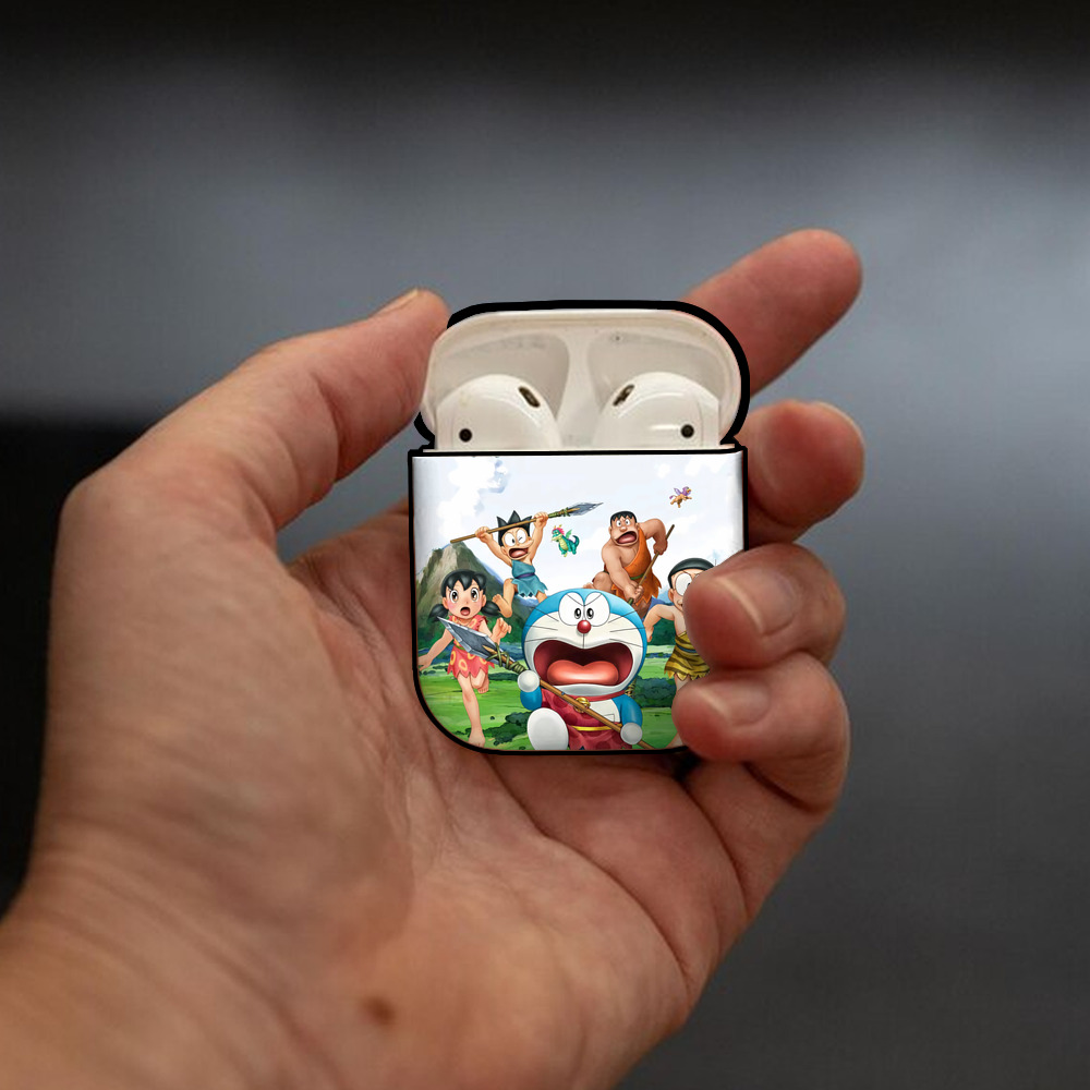 ドラえもん Doraemon AirPods 第2世代保護ケース ハードシェル ブラック 耐衝撃・防指紋・カラビナ付き