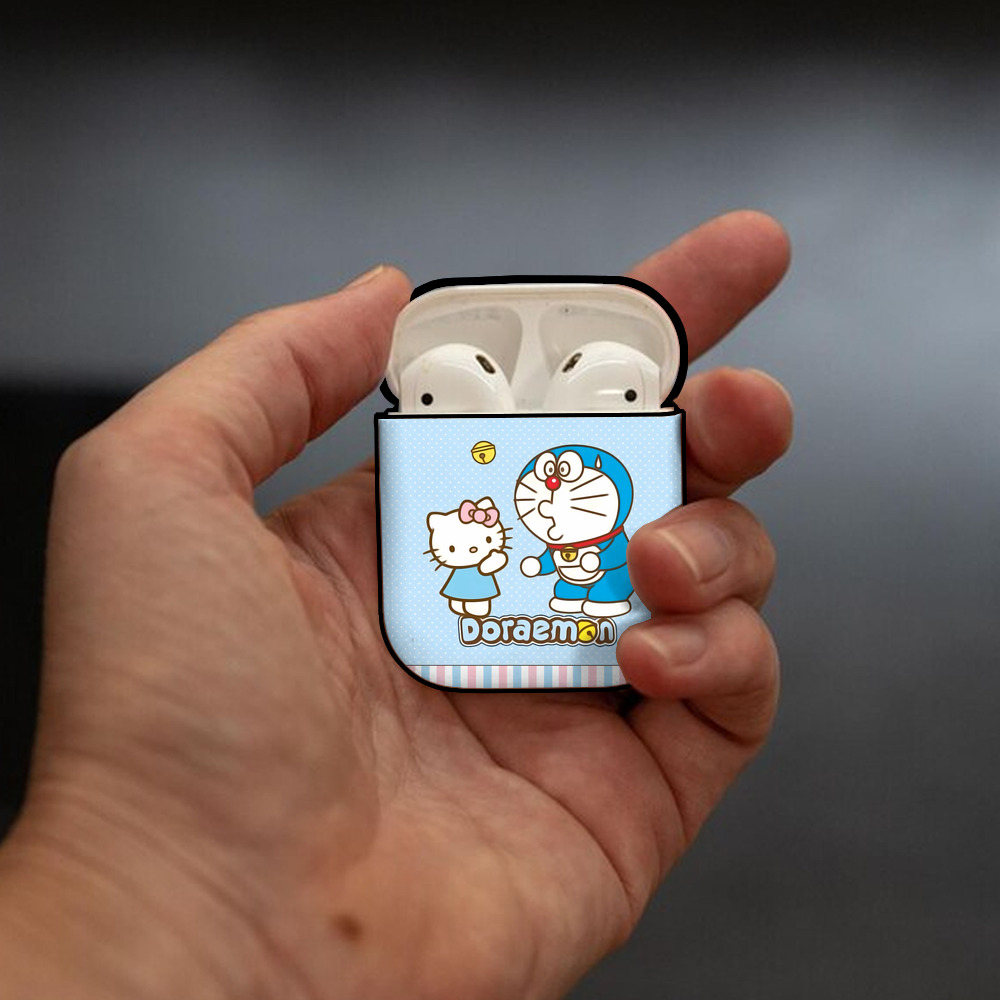 ドラえもん Doraemon AirPods 第2世代保護ケース ハードシェル ブラック 耐衝撃・防指紋・カラビナ付き