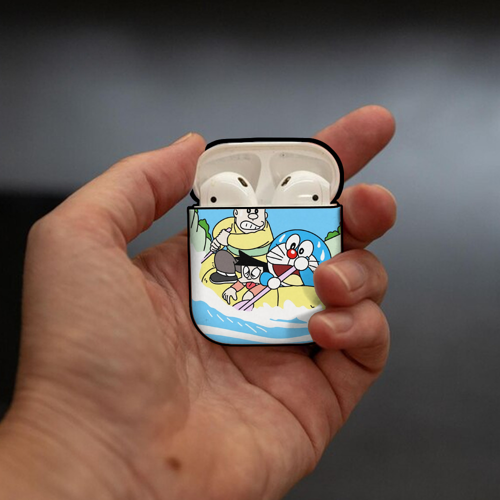 ドラえもん Doraemon AirPods 第2世代保護ケース ハードシェル ブラック 耐衝撃・防指紋・カラビナ付き