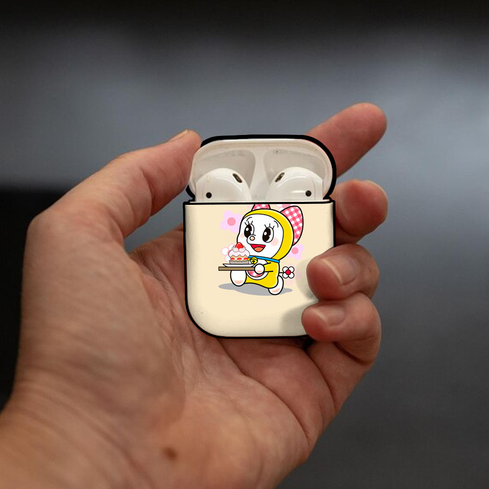 ドラえもん Doraemon AirPods 第2世代保護ケース ハードシェル ブラック 耐衝撃・防指紋・カラビナ付き
