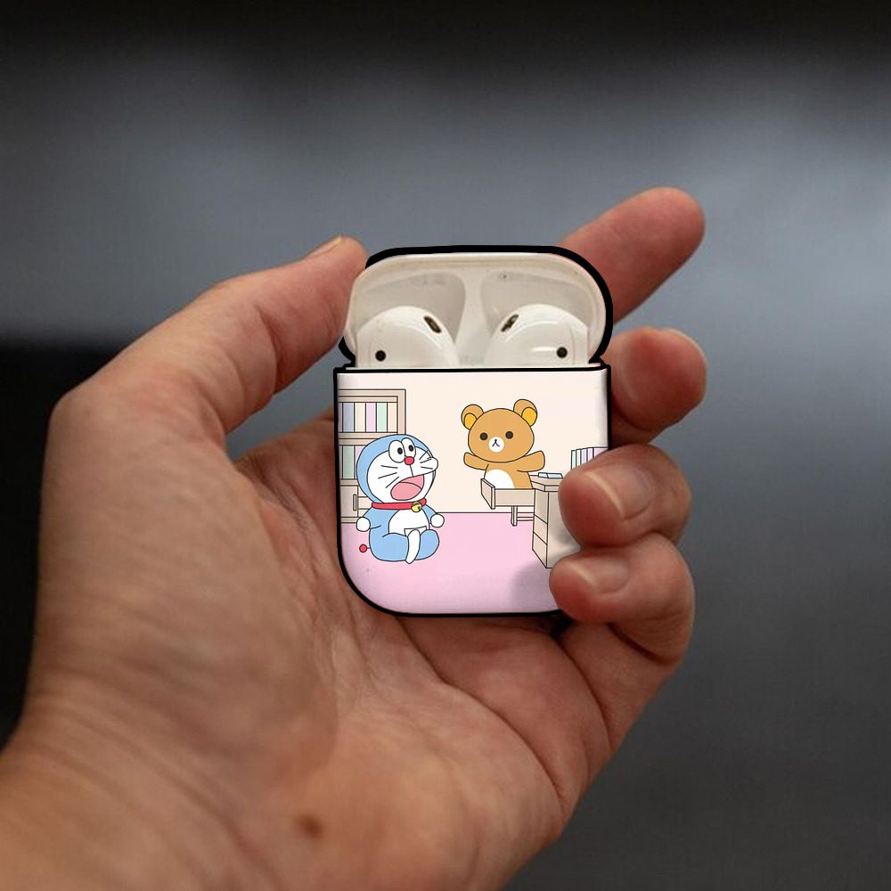 ドラえもん Doraemon AirPods 第2世代保護ケース ハードシェル ブラック 耐衝撃・防指紋・カラビナ付き