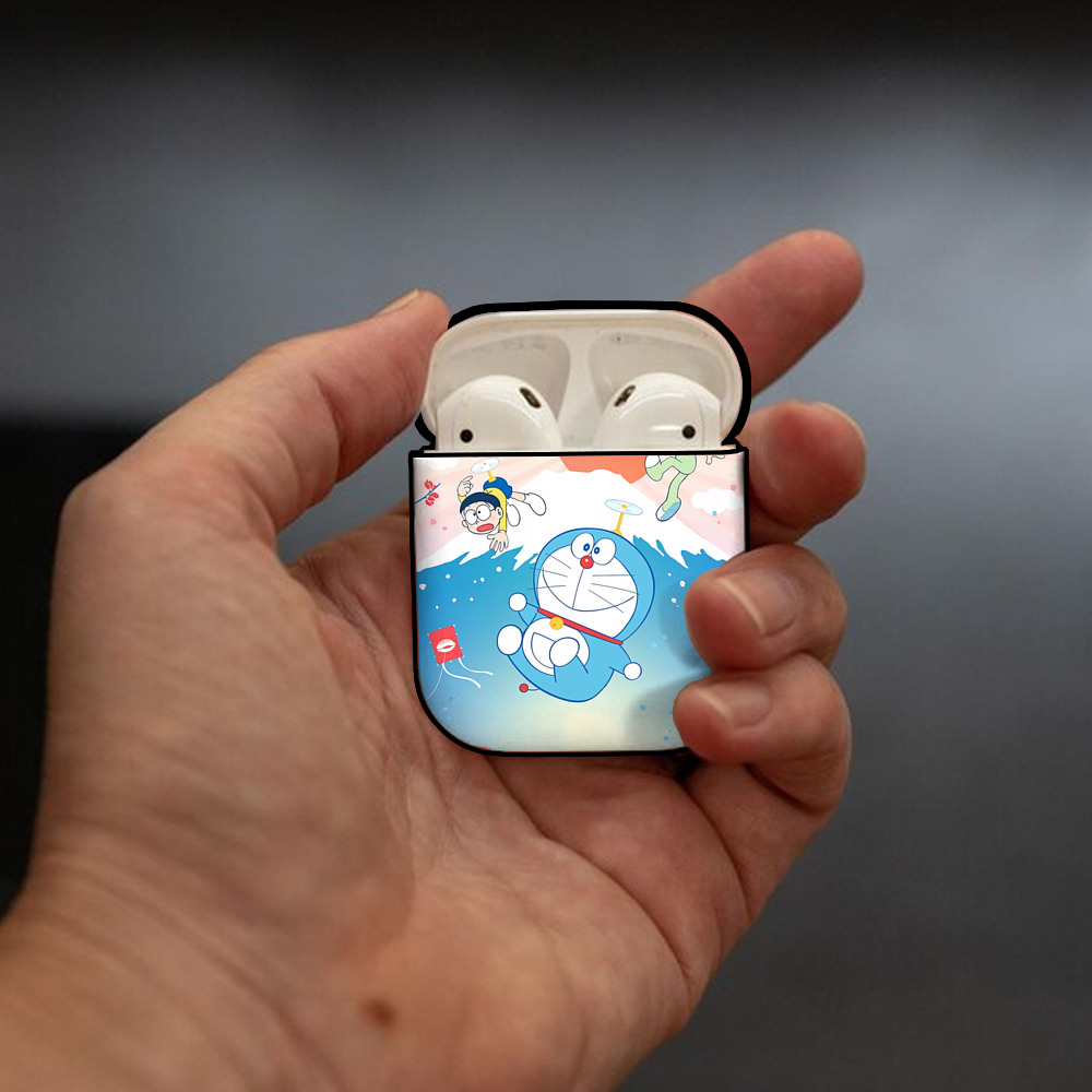 ドラえもん Doraemon AirPods 第2世代保護ケース ハードシェル ブラック 耐衝撃・防指紋・カラビナ付き