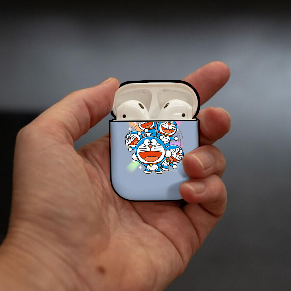 ドラえもん Doraemon AirPods 第2世代保護ケース ハードシェル ブラック 耐衝撃・防指紋・カラビナ付き