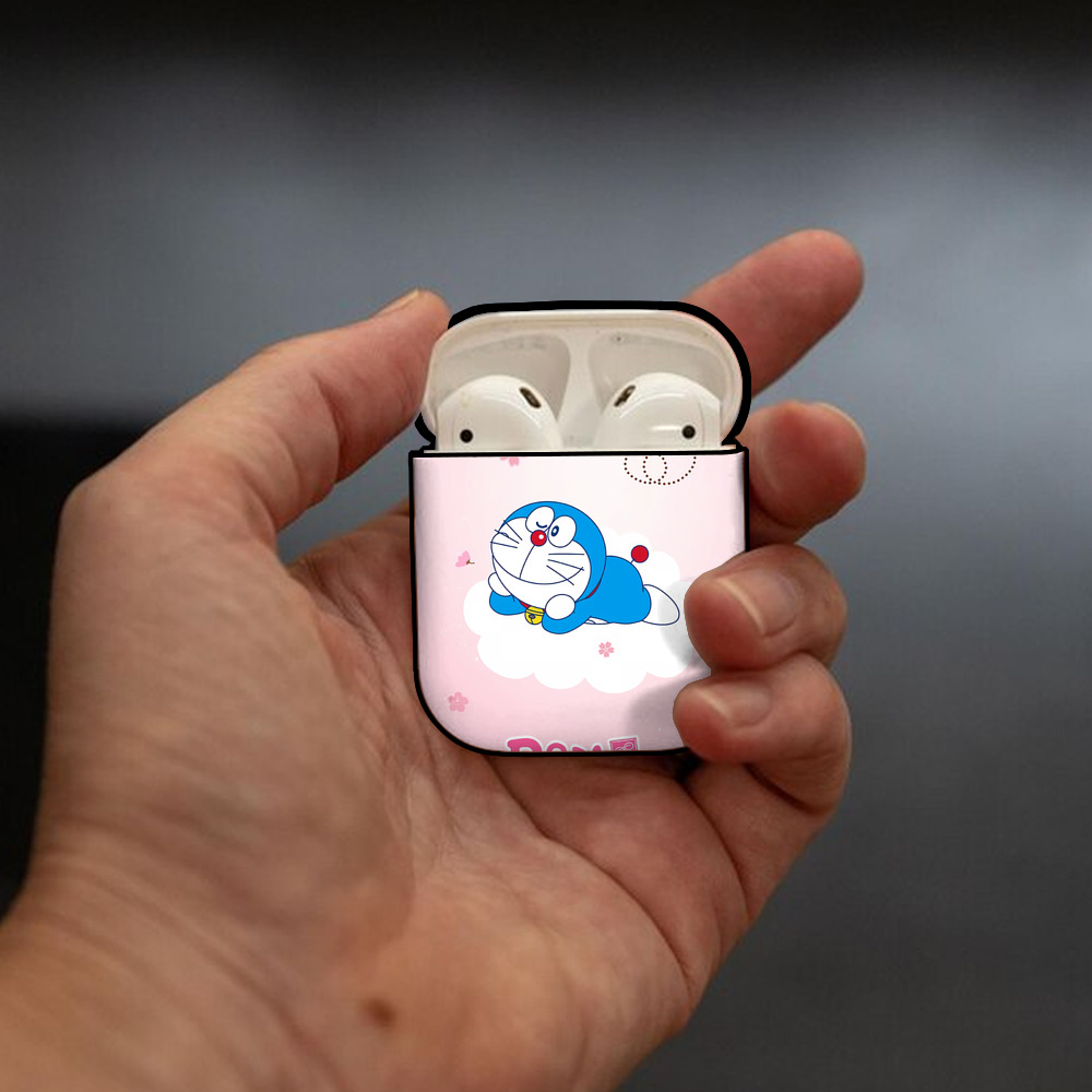 ドラえもん Doraemon AirPods 第2世代保護ケース ハードシェル ブラック 耐衝撃・防指紋・カラビナ付き