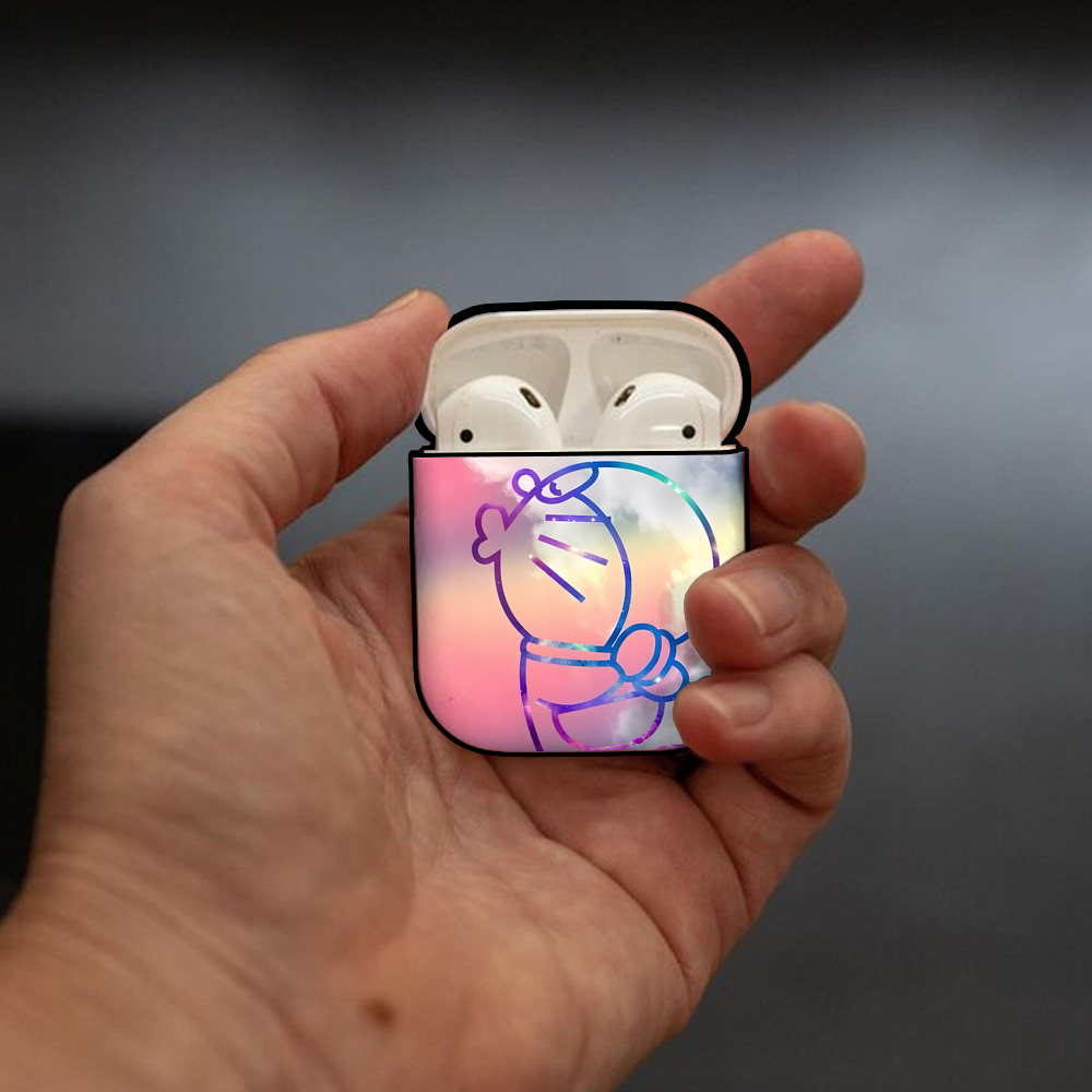 ドラえもん Doraemon AirPods 第2世代保護ケース ハードシェル ブラック 耐衝撃・防指紋・カラビナ付き