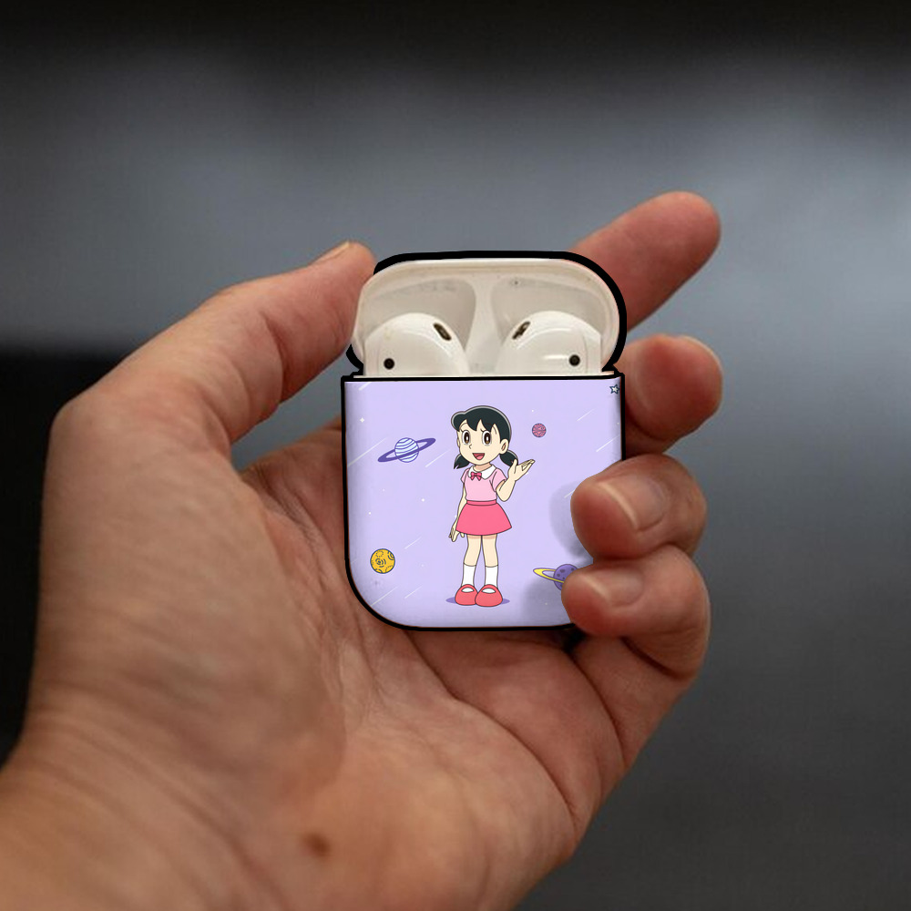 ドラえもん Doraemon AirPods 第2世代保護ケース ハードシェル ブラック 耐衝撃・防指紋・カラビナ付き