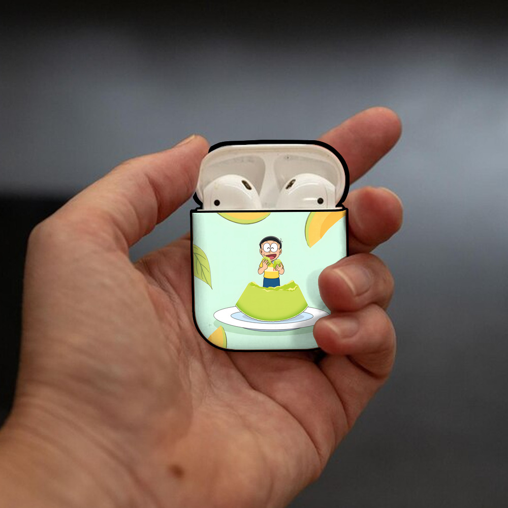 ドラえもん Doraemon AirPods 第2世代保護ケース ハードシェル ブラック 耐衝撃・防指紋・カラビナ付き