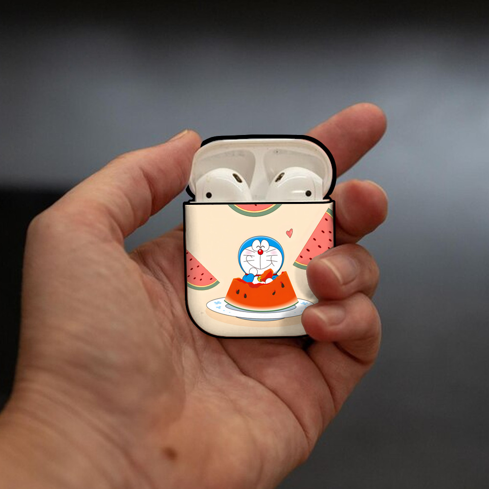 ドラえもん Doraemon AirPods 第2世代保護ケース ハードシェル ブラック 耐衝撃・防指紋・カラビナ付き