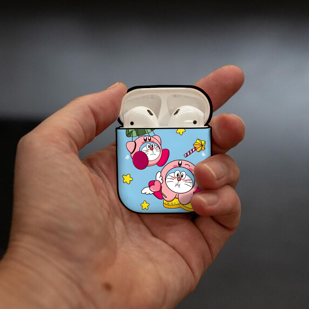 ドラえもん Doraemon AirPods 第2世代保護ケース ハードシェル ブラック 耐衝撃・防指紋・カラビナ付き