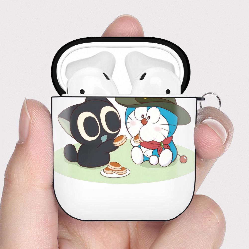 （画像用） ドラえもん Doraemon AirPods 第2世代保護ケース ハードシェル ブラック 耐衝撃・防指紋・カラビナ付き