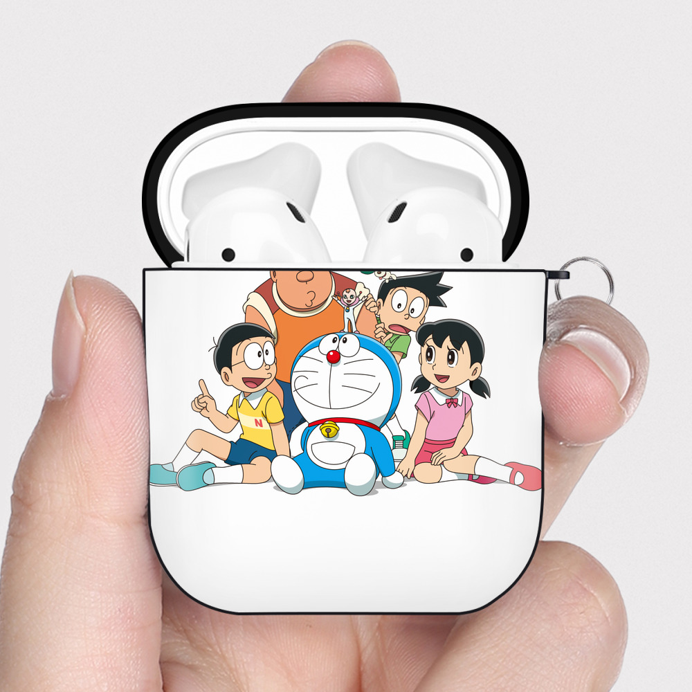 （画像用） ドラえもん Doraemon AirPods 第2世代保護ケース ハードシェル ブラック 耐衝撃・防指紋・カラビナ付き