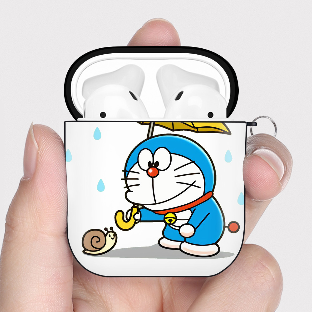 （画像用） ドラえもん Doraemon AirPods 第2世代保護ケース ハードシェル ブラック 耐衝撃・防指紋・カラビナ付き