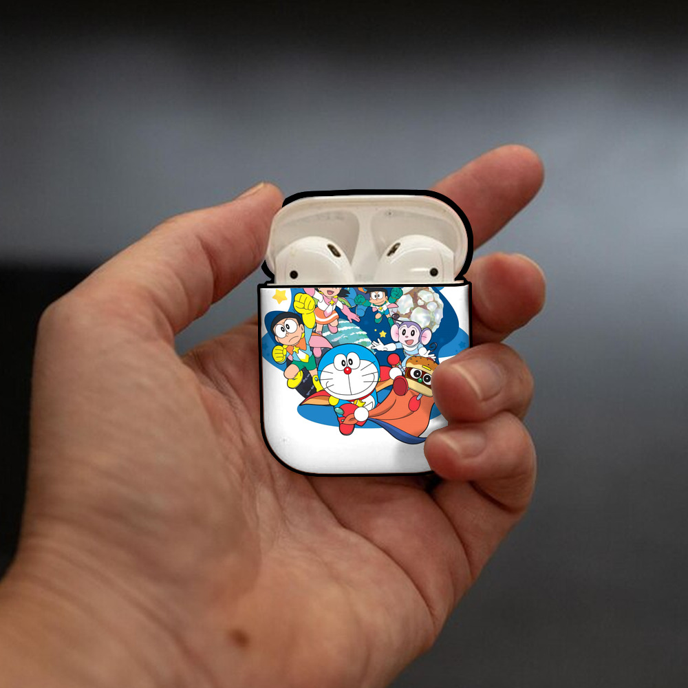 ドラえもん Doraemon AirPods 第2世代保護ケース ハードシェル ブラック 耐衝撃・防指紋・カラビナ付き