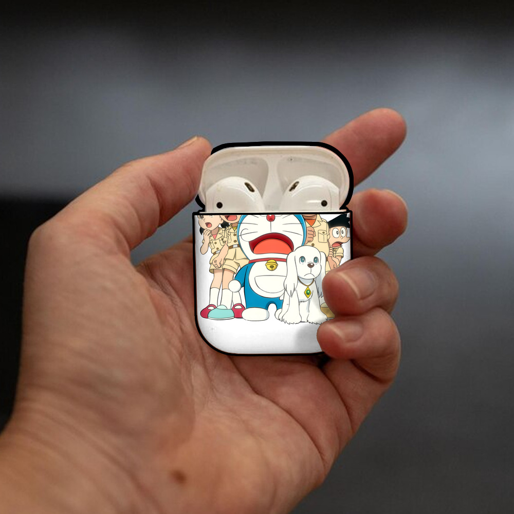 ドラえもん Doraemon AirPods 第2世代保護ケース ハードシェル ブラック 耐衝撃・防指紋・カラビナ付き