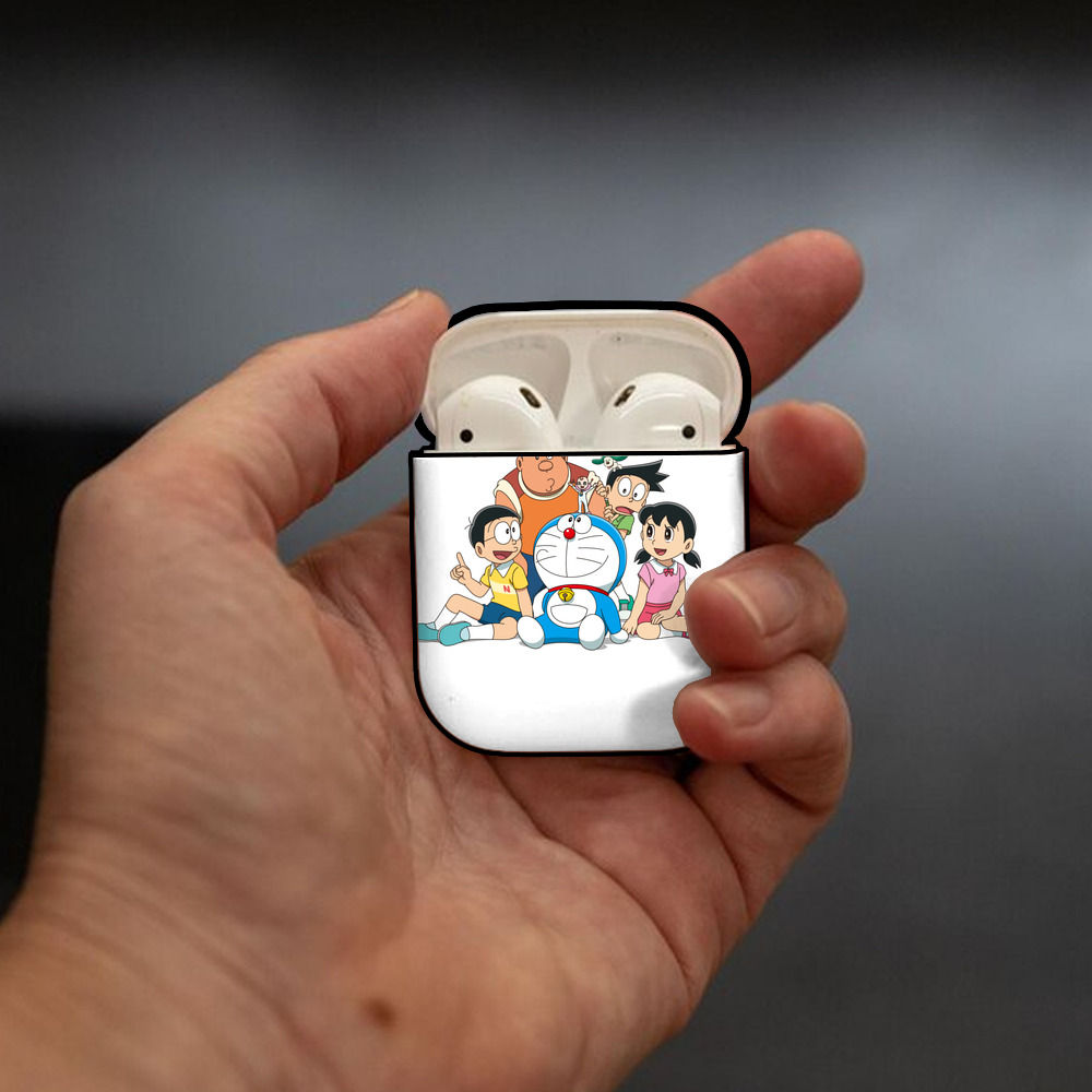 ドラえもん Doraemon AirPods 第2世代保護ケース ハードシェル ブラック 耐衝撃・防指紋・カラビナ付き