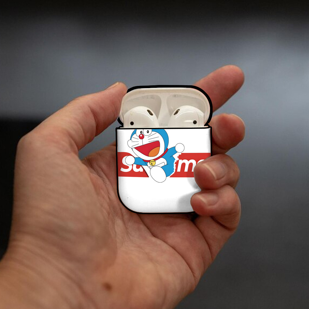 ドラえもん Doraemon AirPods 第2世代保護ケース ハードシェル ブラック 耐衝撃・防指紋・カラビナ付き