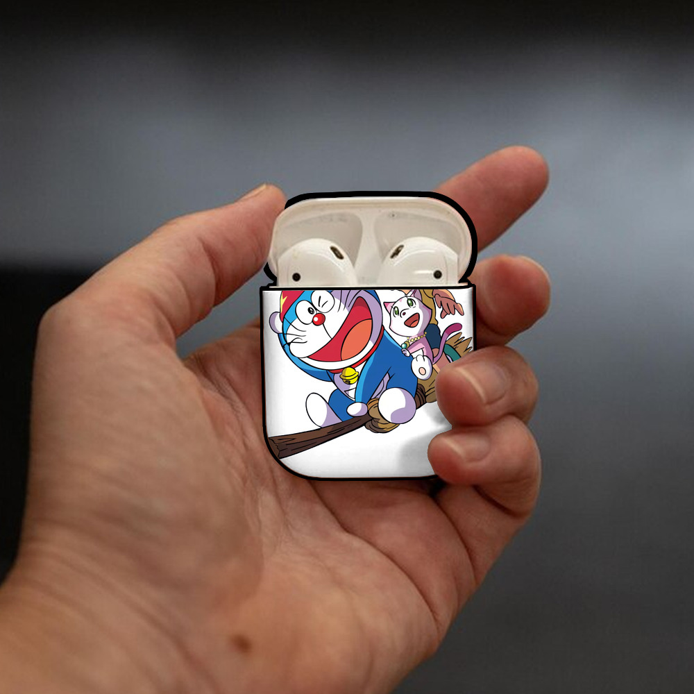 ドラえもん Doraemon AirPods 第2世代保護ケース ハードシェル ブラック 耐衝撃・防指紋・カラビナ付き