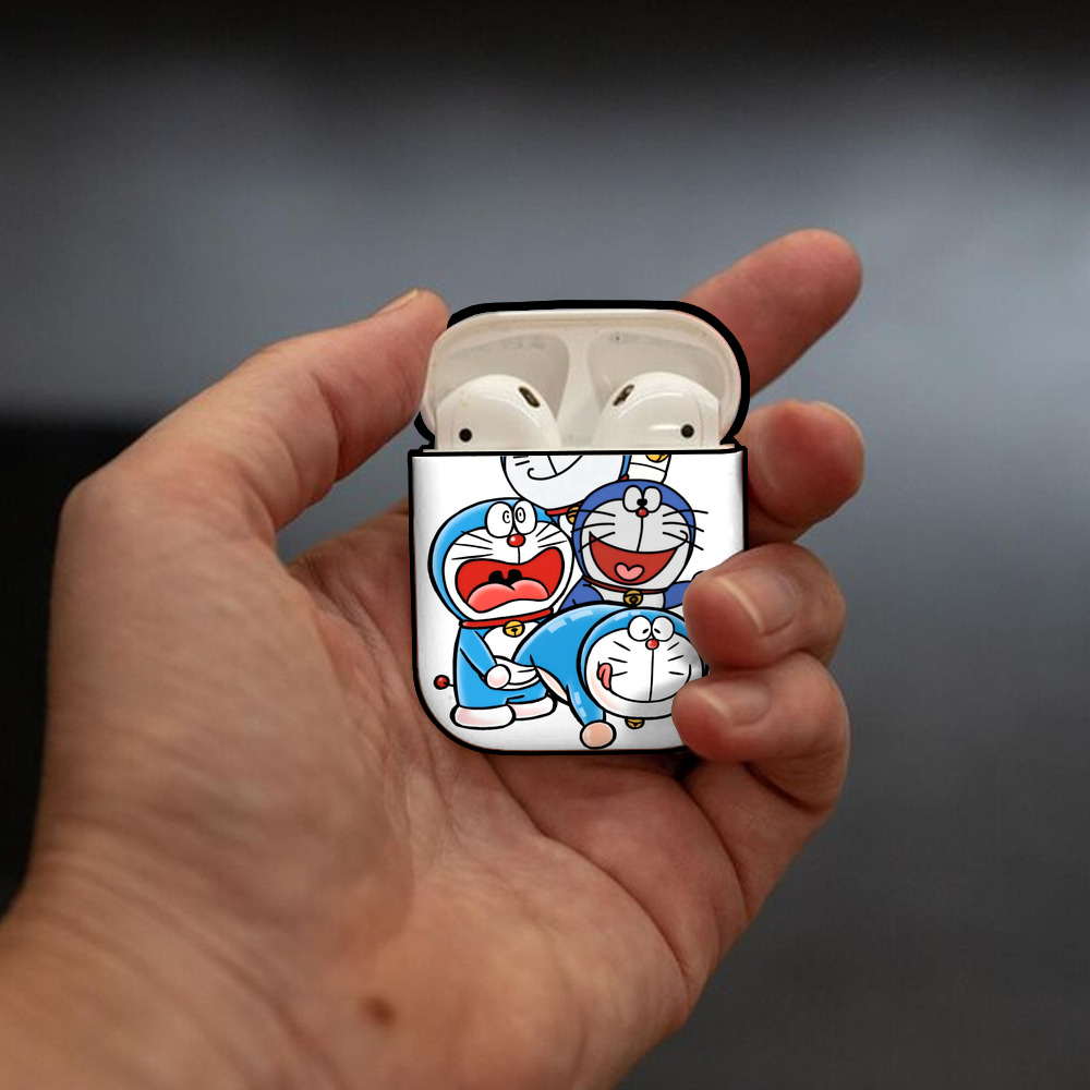 ドラえもん Doraemon AirPods 第2世代保護ケース ハードシェル ブラック 耐衝撃・防指紋・カラビナ付き