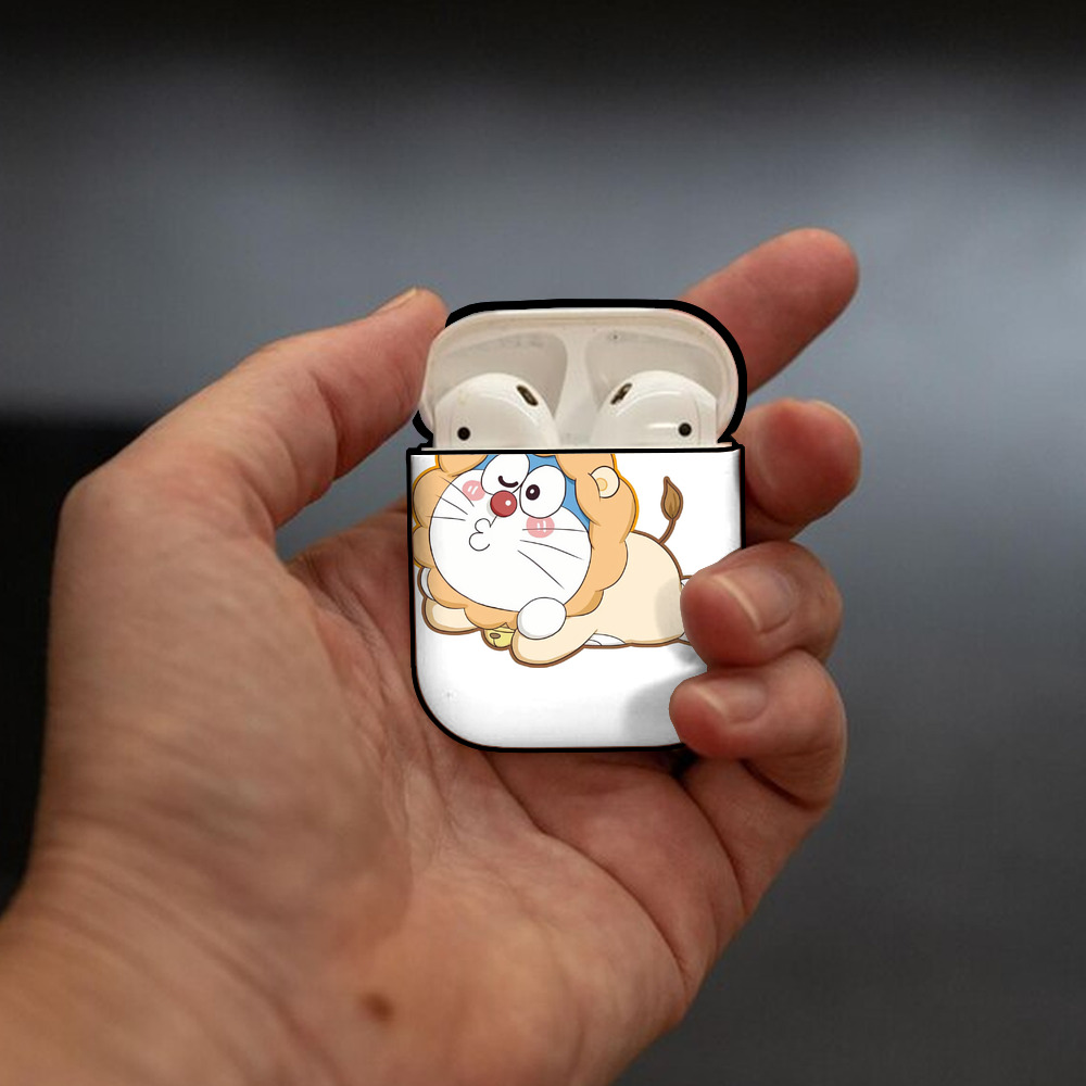 ドラえもん Doraemon AirPods 第2世代保護ケース ハードシェル ブラック 耐衝撃・防指紋・カラビナ付き