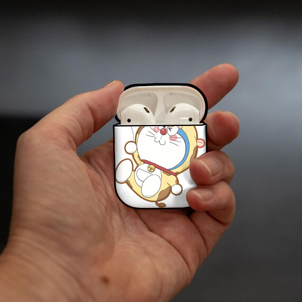 ドラえもん Doraemon AirPods 第2世代保護ケース ハードシェル ブラック 耐衝撃・防指紋・カラビナ付き
