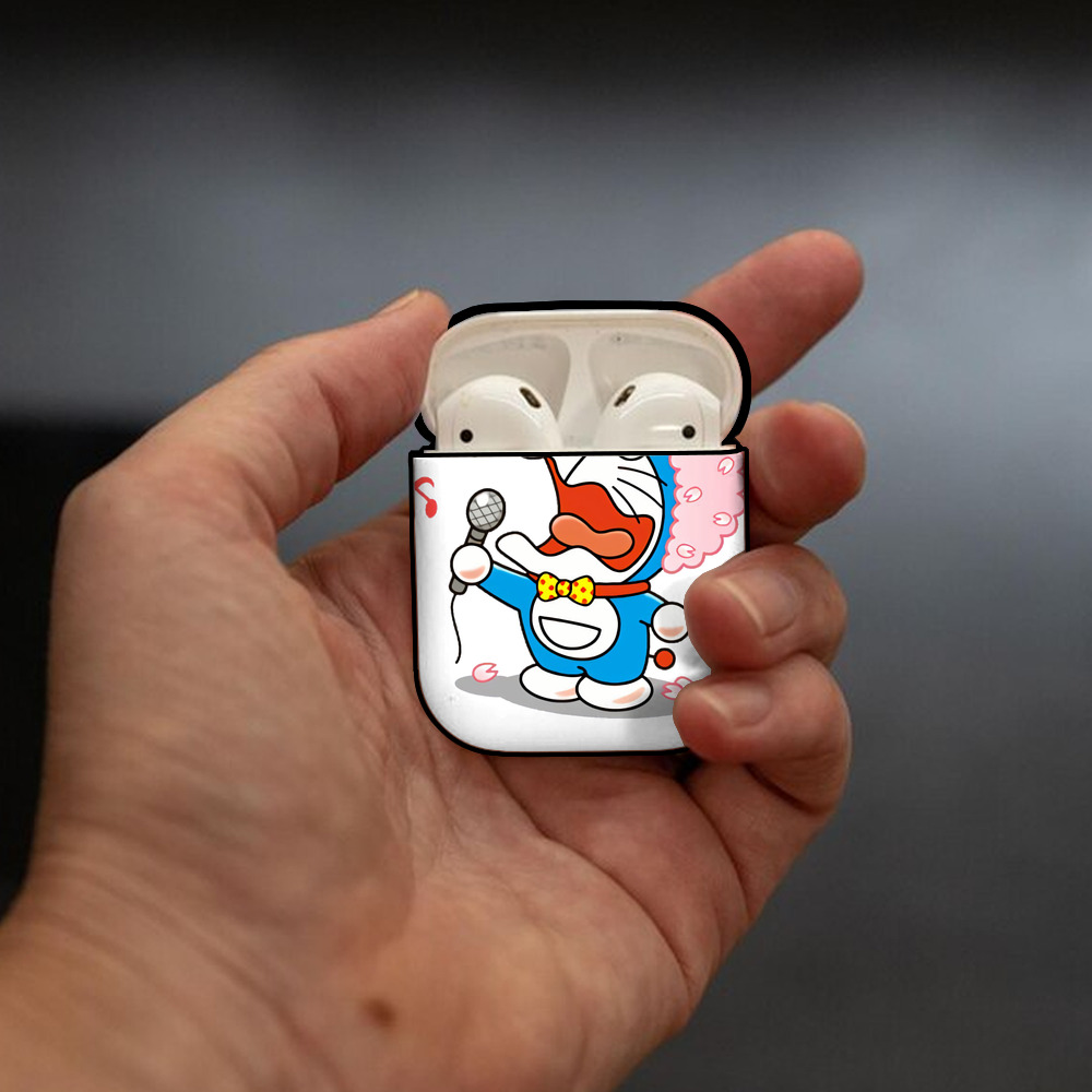 ドラえもん Doraemon AirPods 第2世代保護ケース ハードシェル ブラック 耐衝撃・防指紋・カラビナ付き