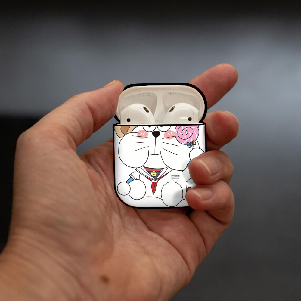 ドラえもん Doraemon AirPods 第2世代保護ケース ハードシェル ブラック 耐衝撃・防指紋・カラビナ付き