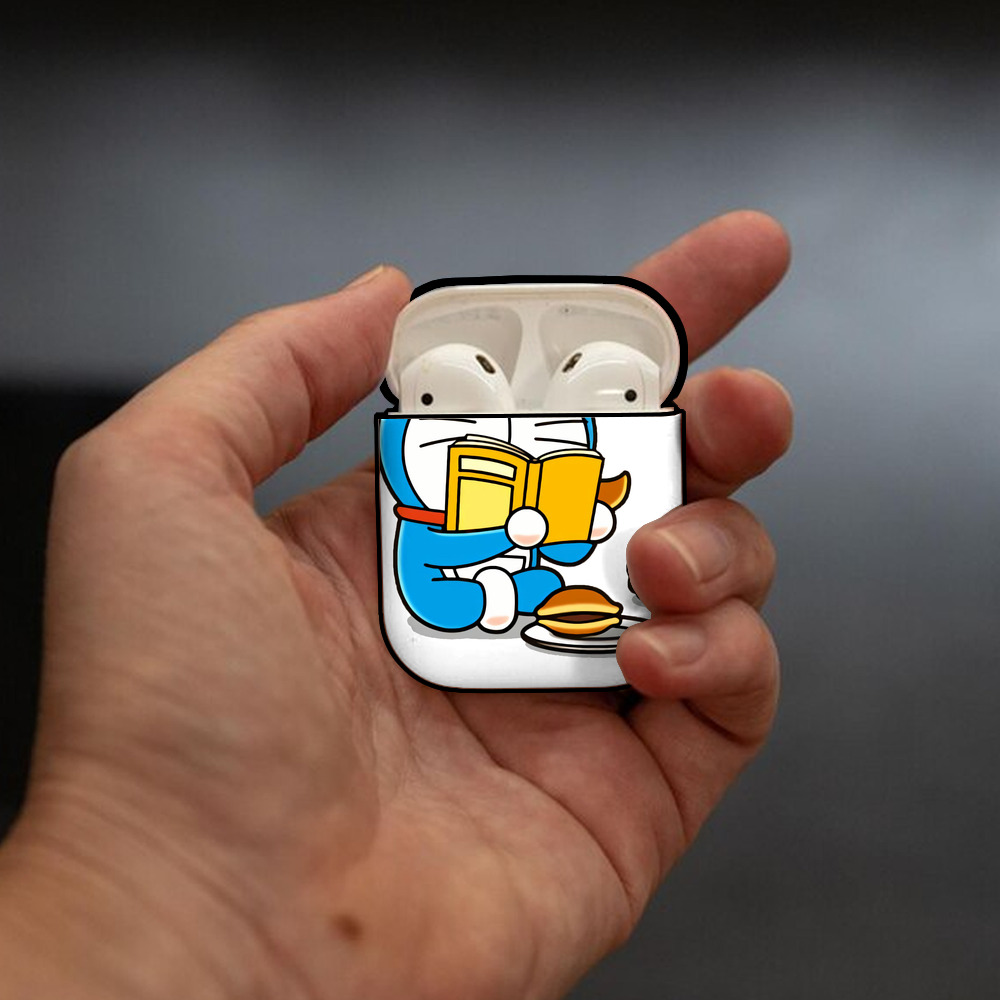 ドラえもん Doraemon AirPods 第2世代保護ケース ハードシェル ブラック 耐衝撃・防指紋・カラビナ付き
